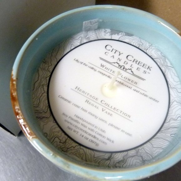 14 oz Regal Ceramic Vase Candle Soy Blend Wax, White Flower Scent NIB - Picture 3 of 5
